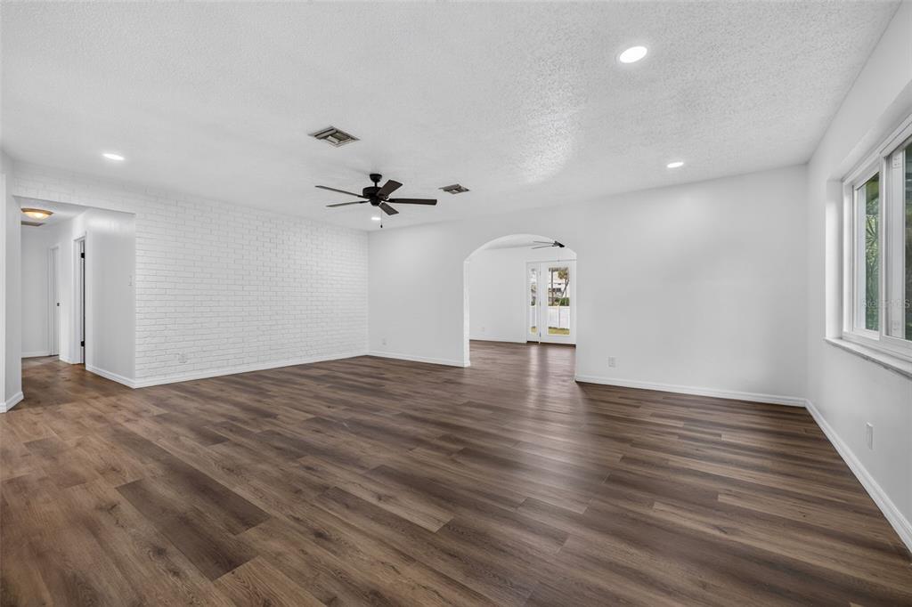 4014 ALABAMA AVENUE NE, ST PETERSBURG, FL — photo 4 of 30