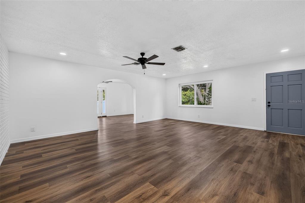 4014 ALABAMA AVENUE NE, ST PETERSBURG, FL — photo 5 of 30