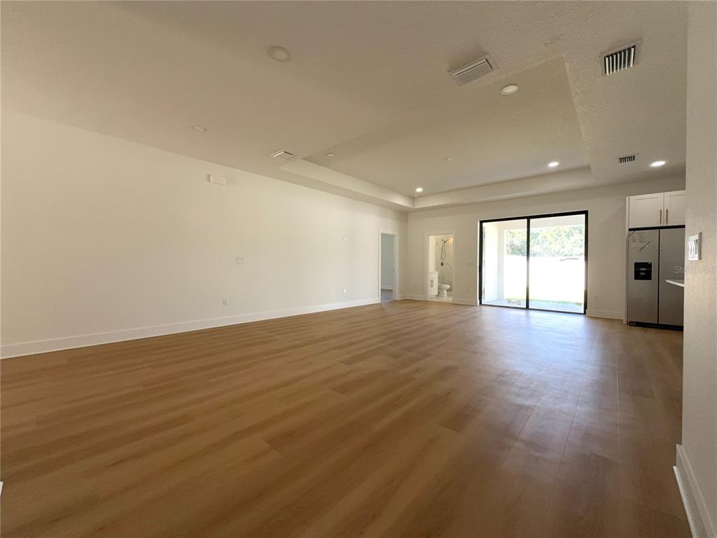 707 W COUNTRY CLUB DRIVE, TAMPA, FL — photo 4 of 30