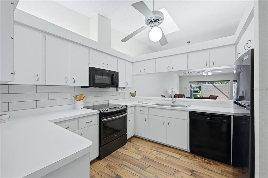 5604 37TH STREET E, BRADENTON, FL — photo 4 of 30