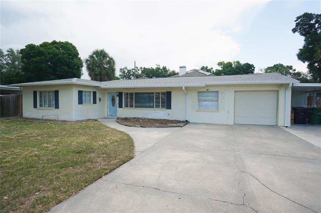 An empty room features tan carpet, beige walls, a ceiling fan, and a large window — 206 S WESTSHORE BOULEVARD, TAMPA, FL