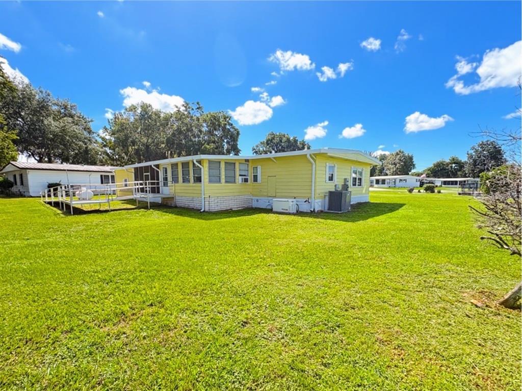 21 N BOBWHITE ROAD, WILDWOOD, FL — photo 3 of 30