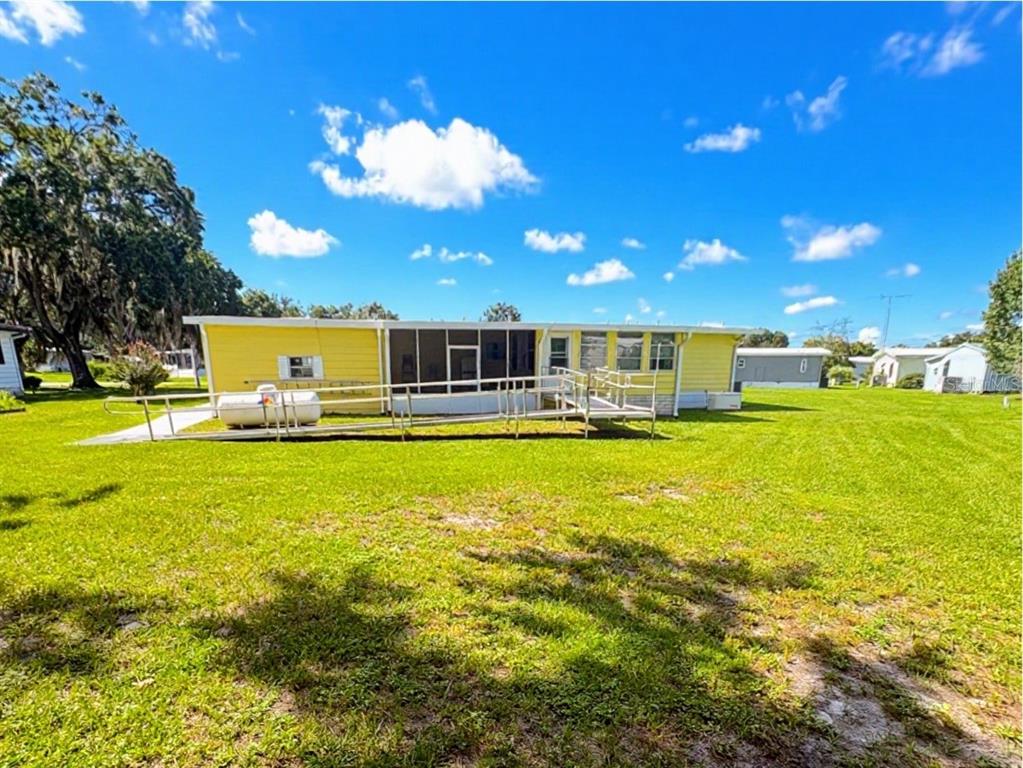 21 N BOBWHITE ROAD, WILDWOOD, FL — photo 4 of 30