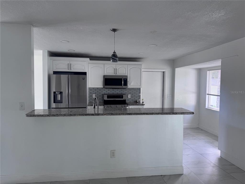 5208 CARROLLWOOD MEADOWS DRIVE, TAMPA, FL — photo 5 of 20