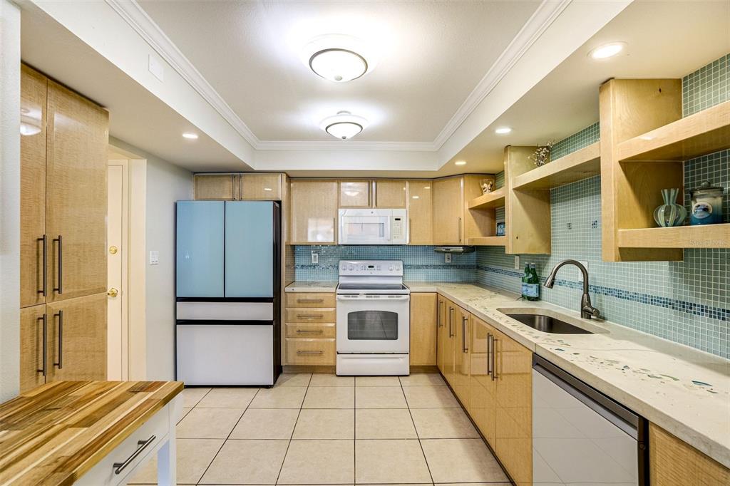 17920 GULF BOULEVARD UNIT 102, REDINGTON SHORES, FL — photo 5 of 26