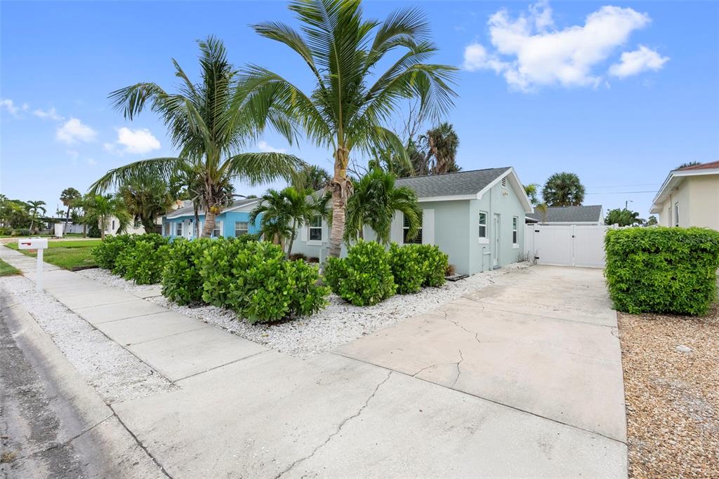 450 78TH AVENUE, ST PETE BEACH, FL — photo 2 of 27