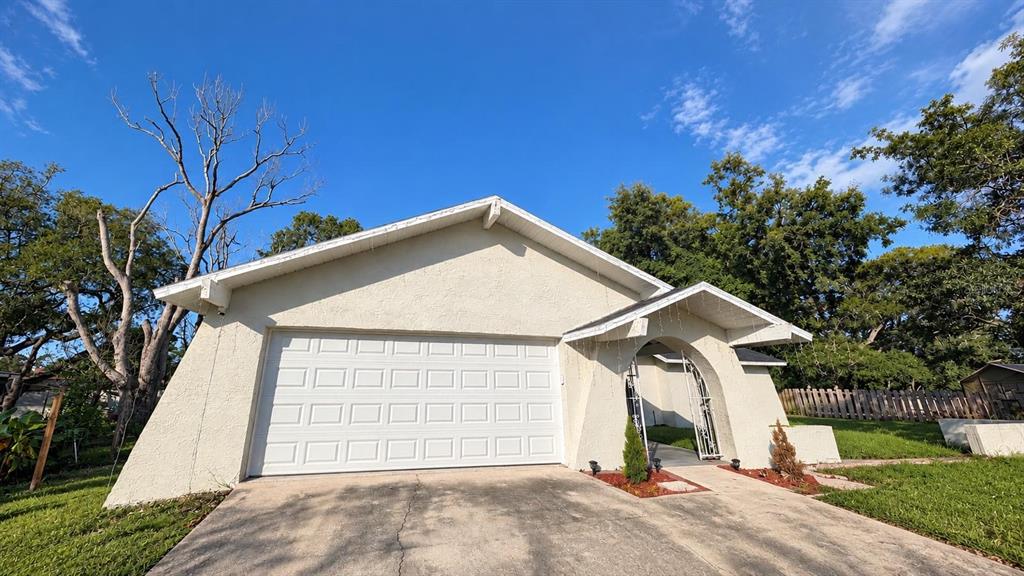 8089 WOODEN DRIVE, SPRING HILL, FL — photo 3 of 22