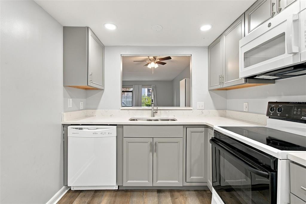 6340 NEWTOWN CIRCLE UNIT 40A4, TAMPA, FL — photo 4 of 30