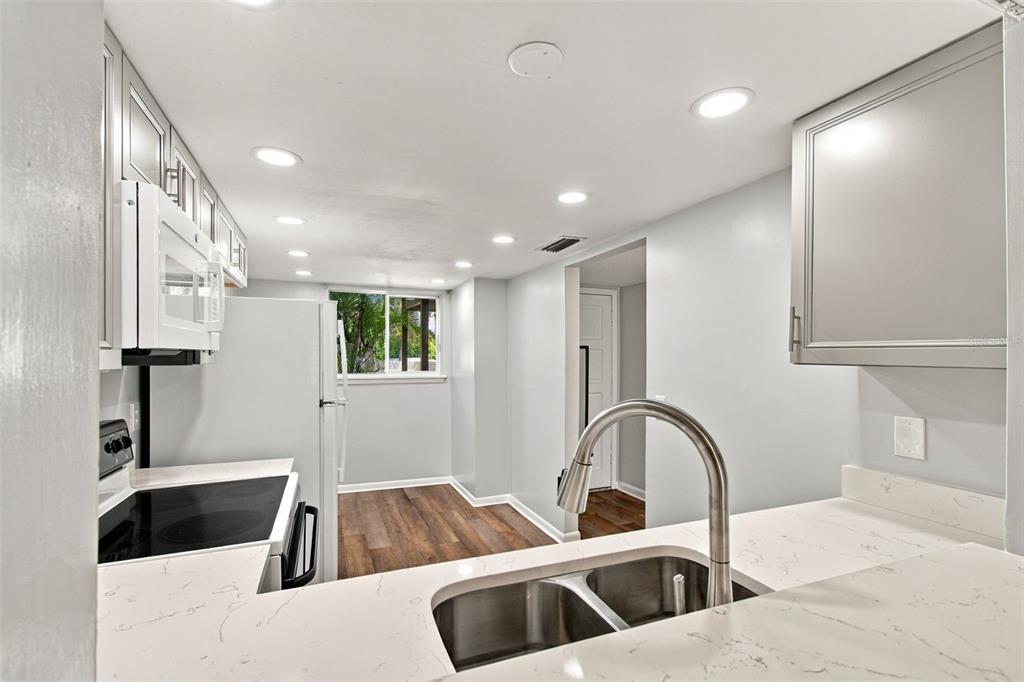 6340 NEWTOWN CIRCLE UNIT 40A4, TAMPA, FL — photo 5 of 30
