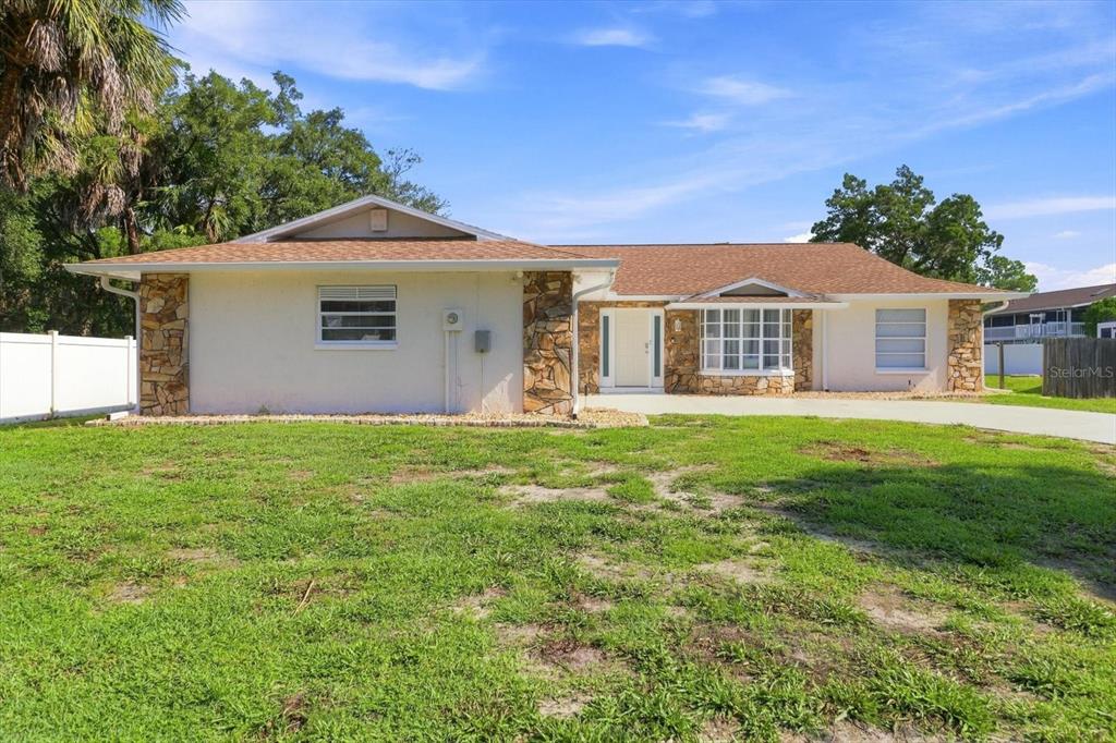 This is a floor plan of a single-story house with a garage and three bedrooms — 11291 W CORAL CT, CRYSTAL RIVER, FL