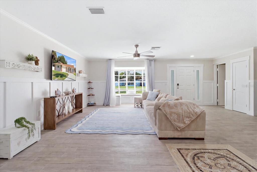 The exterior features a garage, a stone-accented entryway, and a bay window — 11291 W CORAL CT, CRYSTAL RIVER, FL