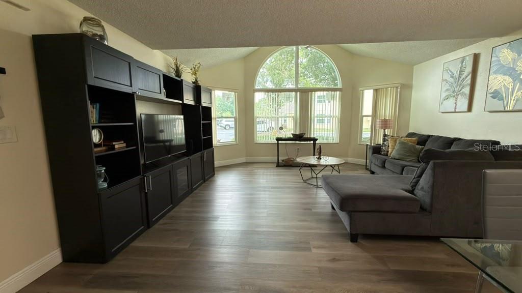 5003 LAGUNA BAY CIRCLE UNIT 15, KISSIMMEE, FL — photo 3 of 30