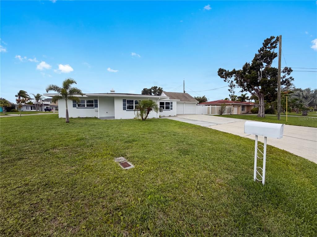 567 BAYWOOD DRIVE N