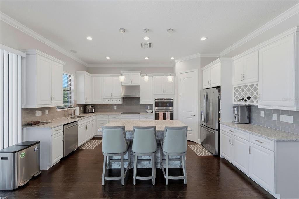5157 LAKECASTLE DRIVE, TAMPA, FL — photo 2 of 30