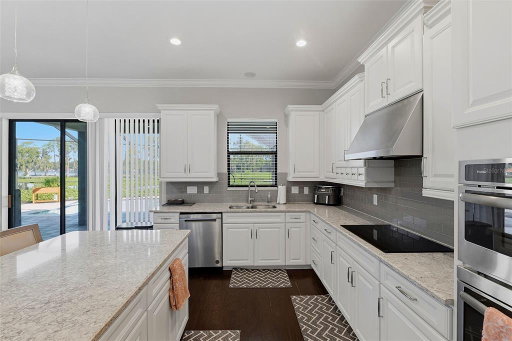 5157 LAKECASTLE DRIVE, TAMPA, FL — photo 5 of 30