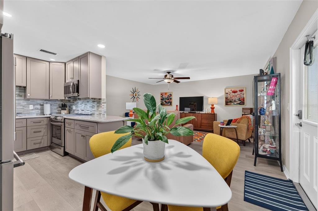 102 CAMBRIDGE TRAIL UNIT 220, SUN CITY CENTER, FL — photo 2 of 30