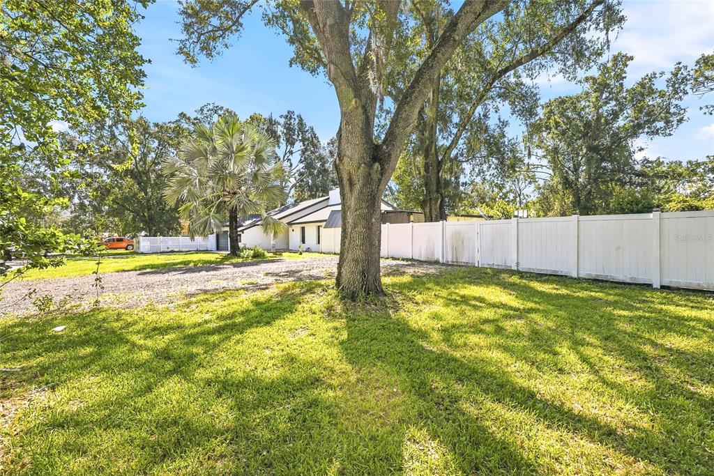 12726 BARRETT DRIVE, TAMPA, FL — photo 2 of 30