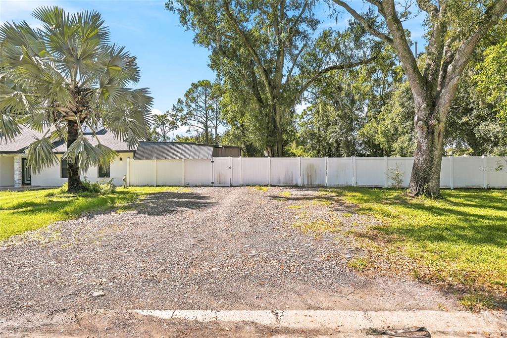 12726 BARRETT DRIVE, TAMPA, FL — photo 3 of 30