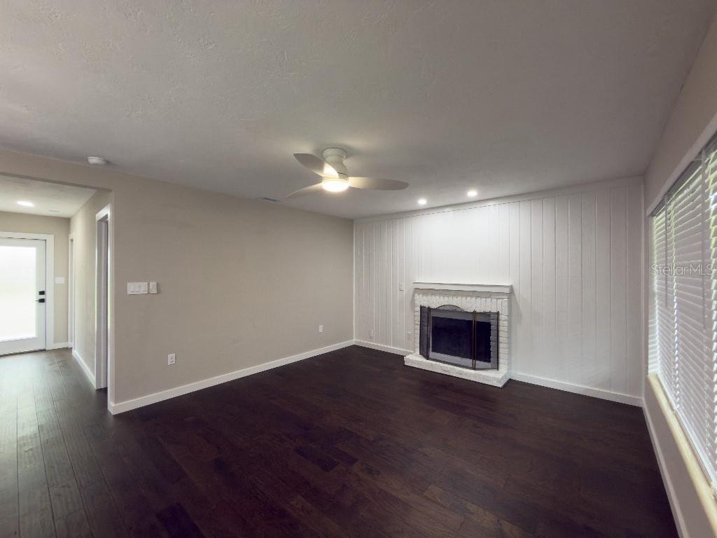 10927 72ND AVENUE, SEMINOLE, FL — photo 5 of 30