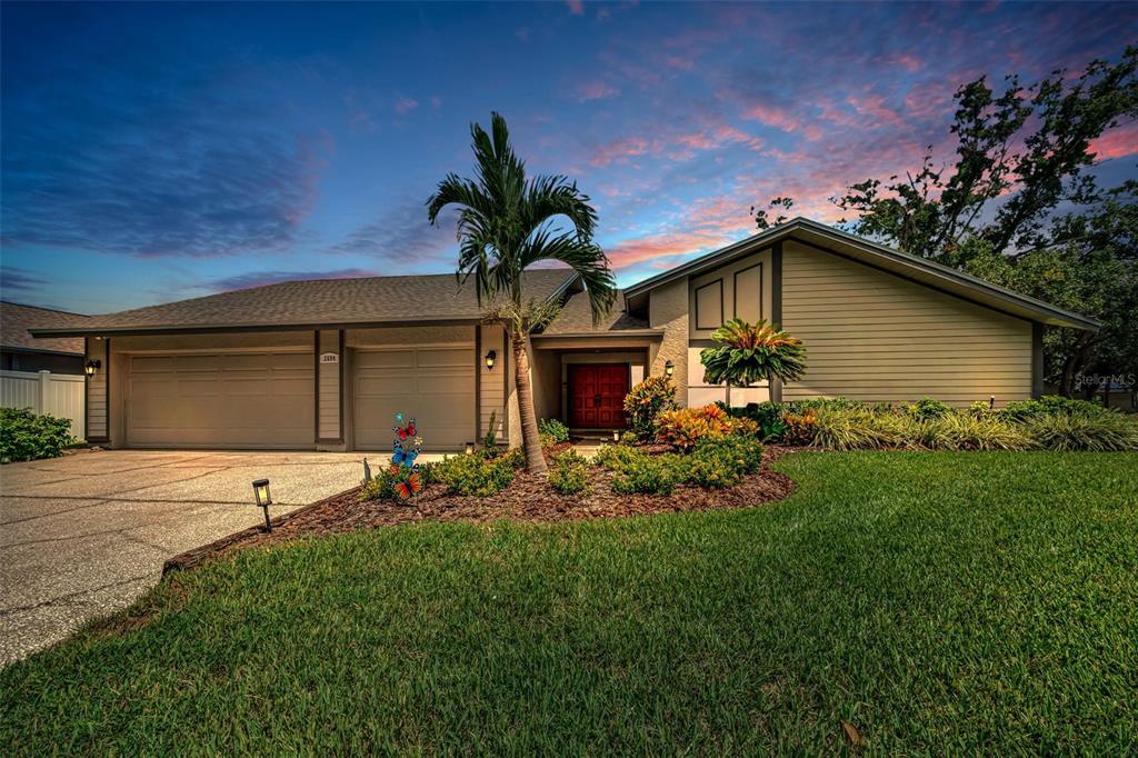 2694 REDFORD COURT W