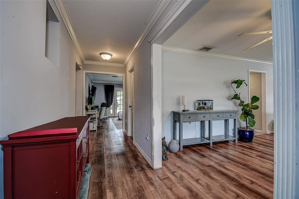 1508 SUFFOLK STREET N, ST PETERSBURG, FL — photo 5 of 38