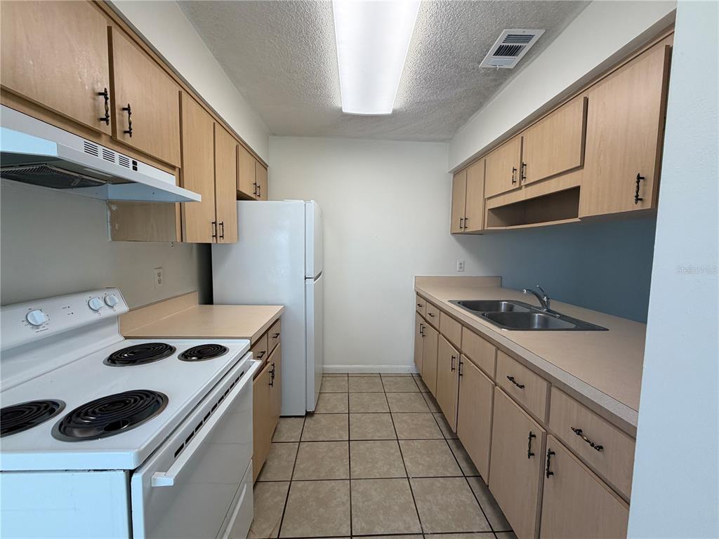 2117 CITRUS BOULEVARD UNIT 5, LEESBURG, FL — photo 2 of 6