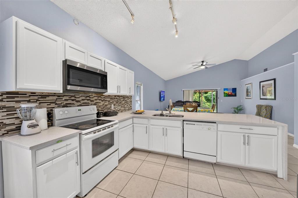 2957 BIRMINGHAM BOULEVARD, ORLANDO, FL — photo 3 of 48