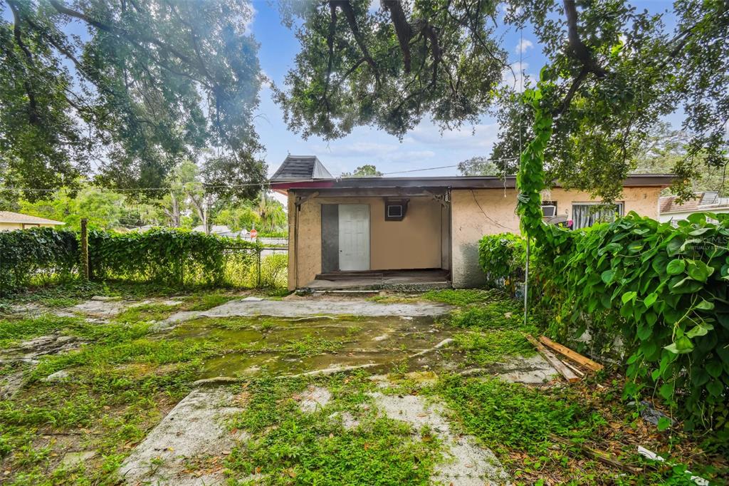9318 N 11TH STREET, TAMPA, FL — photo 4 of 27