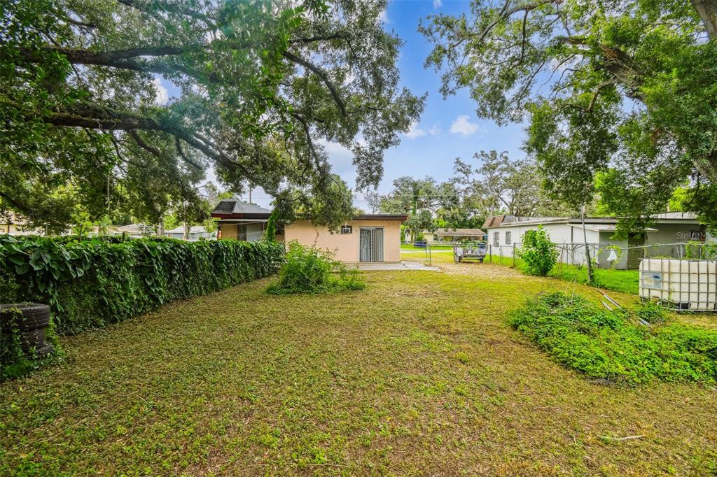 9318 N 11TH STREET, TAMPA, FL — photo 5 of 27