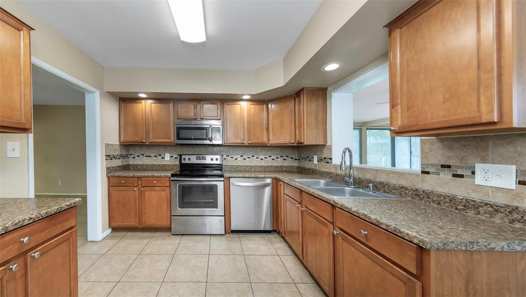 210 S SATURN AVENUE, CLEARWATER, FL — photo 3 of 22