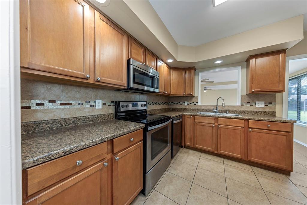 210 S SATURN AVENUE, CLEARWATER, FL — photo 4 of 22