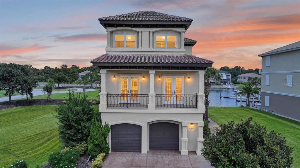 303 YACHT HARBOR DRIVE