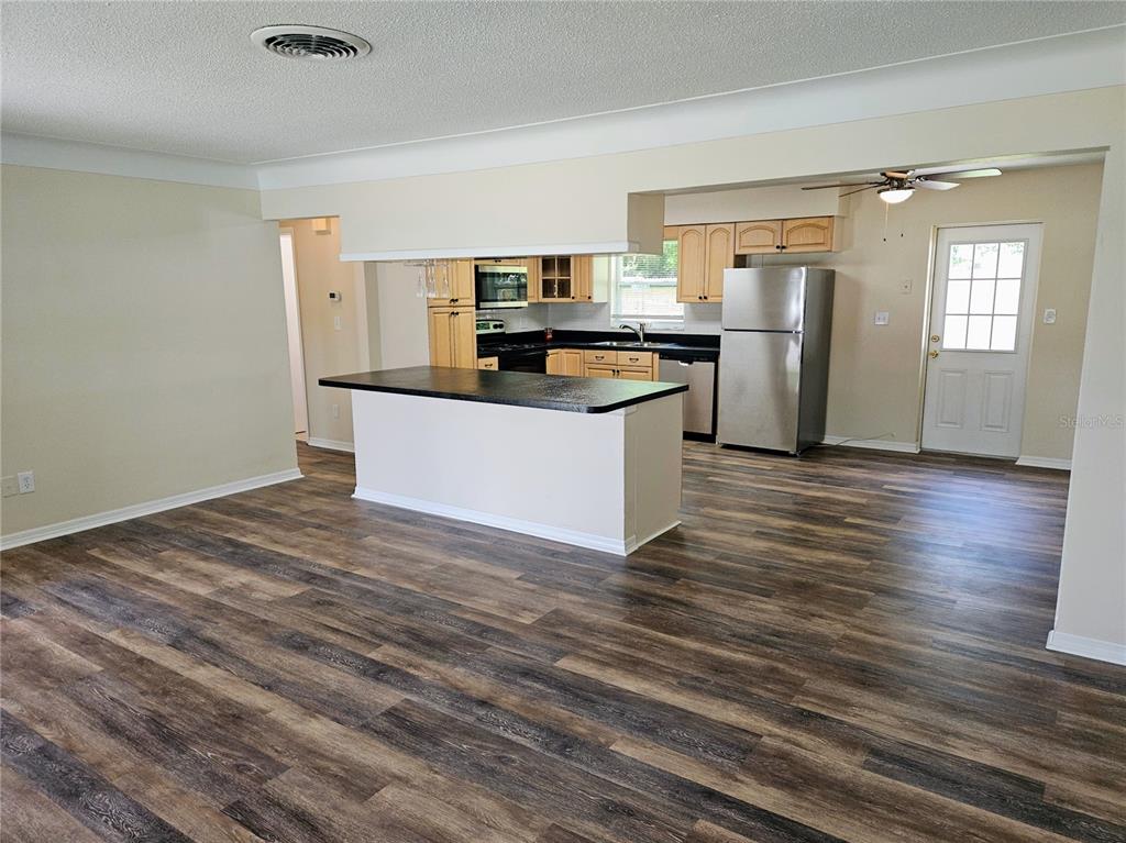 5718 45TH AVENUE N, KENNETH CITY, FL — photo 4 of 18