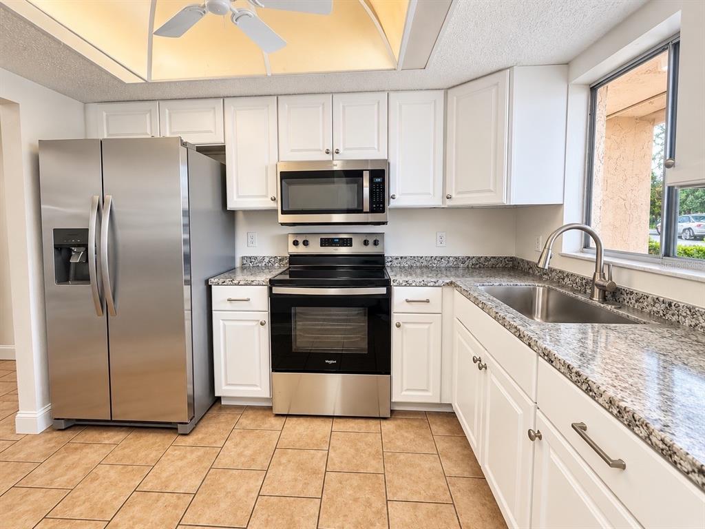 4127 HERON WAY UNIT E-111, BRADENTON, FL — photo 3 of 10