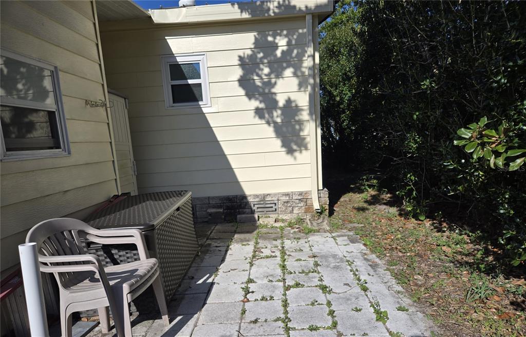 A light yellow manufactured home with a sunroom and a carport under a clear sky — 3450 N CITRUS CIRCLE UNIT GE, ZELLWOOD, FL