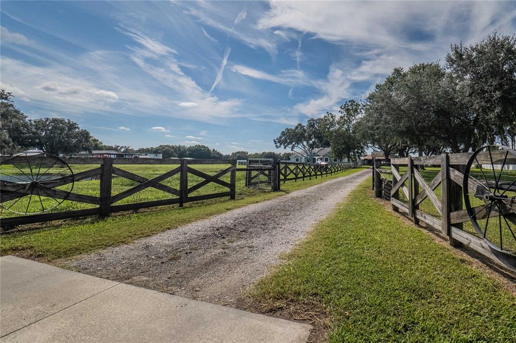 3910 KNIGHTS STATION ROAD, LAKELAND, FL — photo 4 of 30