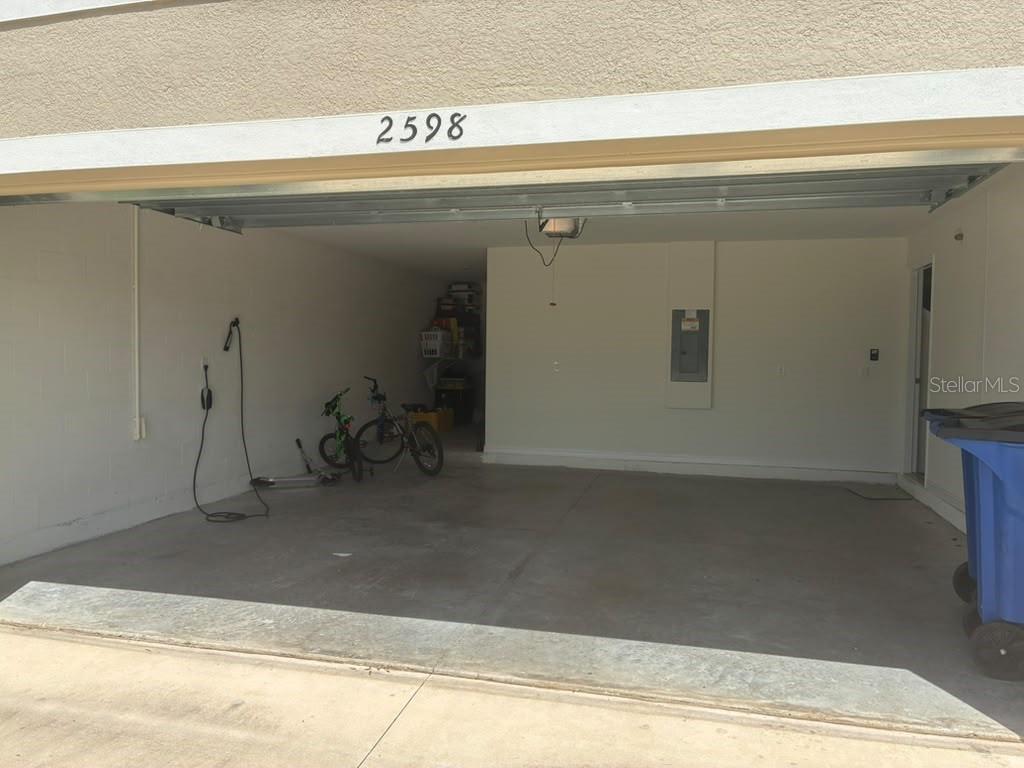 2598 HARDIN WAY, ZEPHYRHILLS, FL — photo 2 of 15
