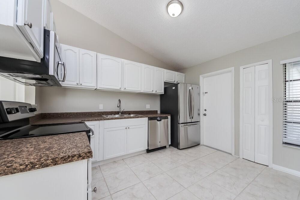 808 CABARET COURT, KISSIMMEE, FL — photo 5 of 16