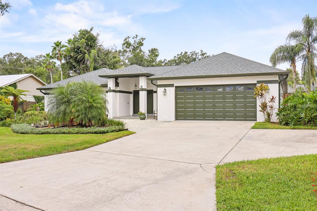 1004 HOLLYBERRY COURT