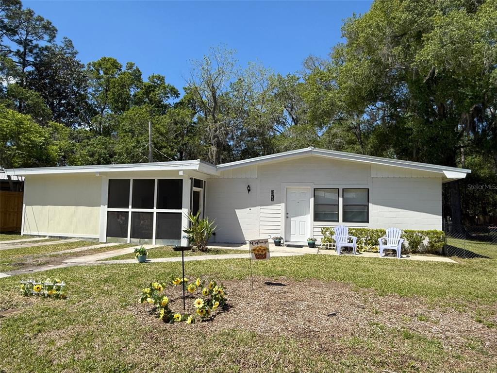 1135 NEIL COURT