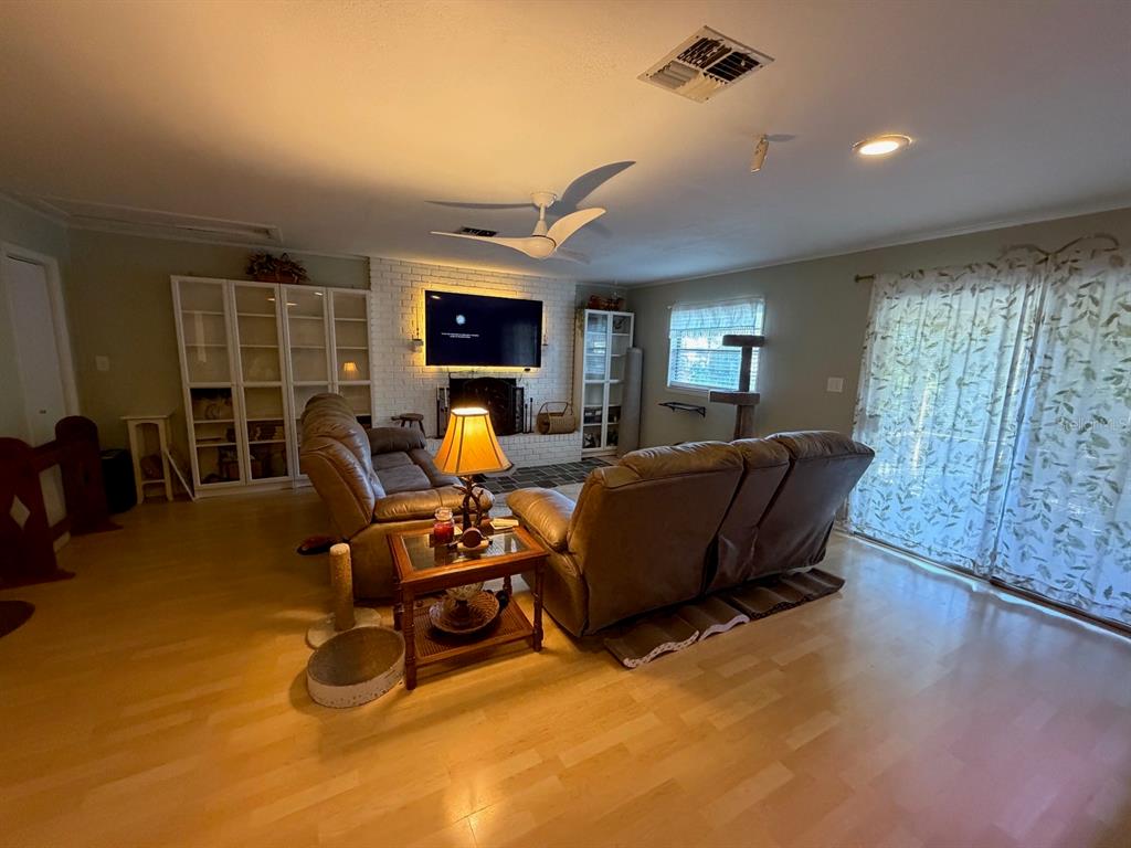 2027 27TH AVENUE W, BRADENTON, FL — photo 4 of 17