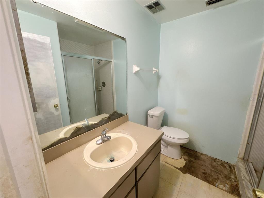 A bathroom features a vanity with a sink, a toilet, and a glass-enclosed shower — 762 KINGS COVE COURT, ORLANDO, FL