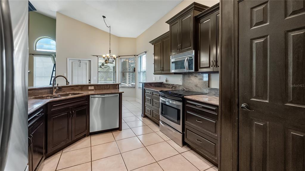 522 HARDWOOD CIRCLE, ORLANDO, FL — photo 4 of 35