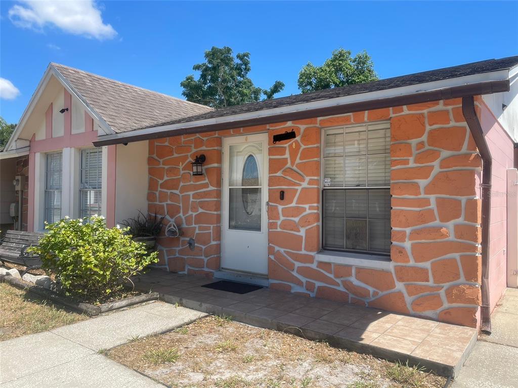 8524 CATALINA DRIVE, TAMPA, FL — photo 3 of 21