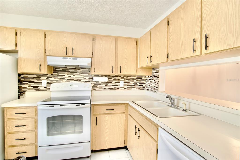 2853 FORRESTAL COURT, NEW PORT RICHEY, FL — photo 5 of 13