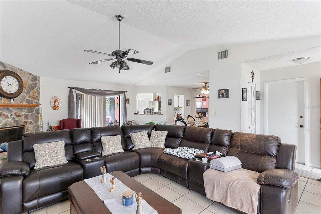 556 AWIN CIRCLE SE, PALM BAY, FL — photo 5 of 11