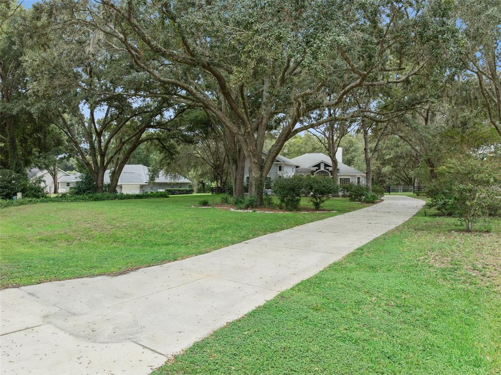 949 HAWK LANDING, FRUITLAND PARK, FL — photo 2 of 63