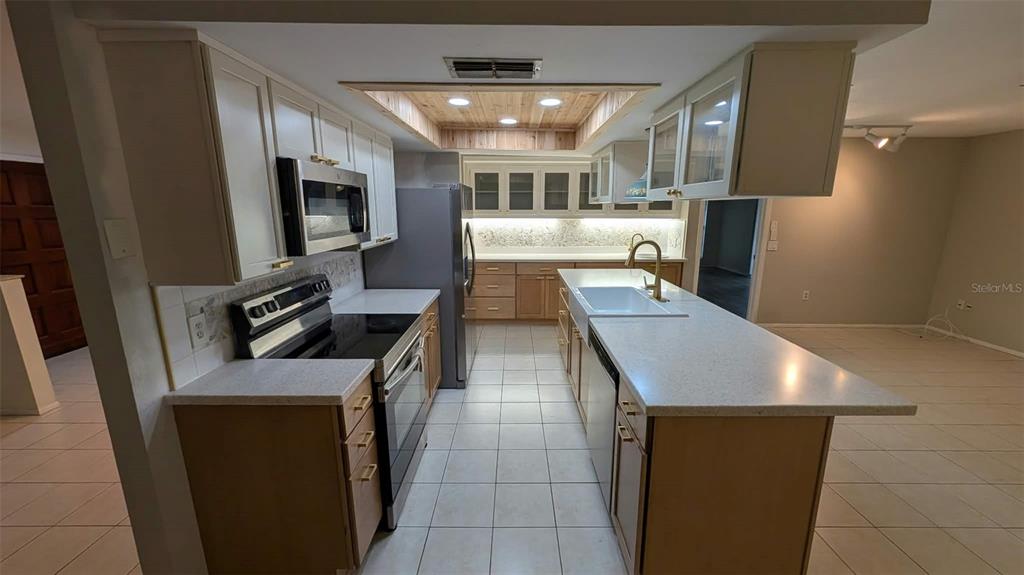 12408 GOLDEN OAK CIRCLE, HUDSON, FL — photo 5 of 61