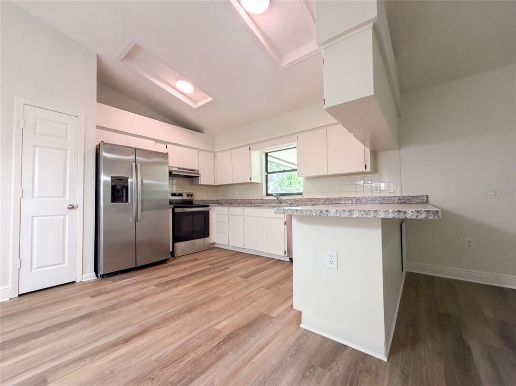 1711 AVANT STREET, VALRICO, FL — photo 2 of 20