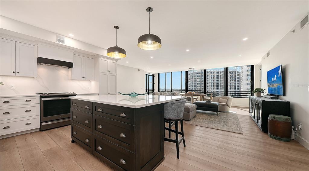 1102 BENJAMIN FRANKLIN DRIVE UNIT 810, SARASOTA, FL — photo 2 of 30